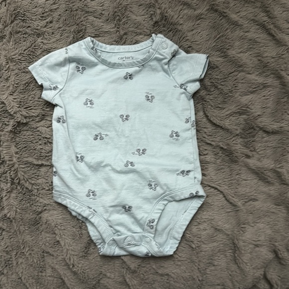 Lot of SIX baby onesies - Picture 7 of 7